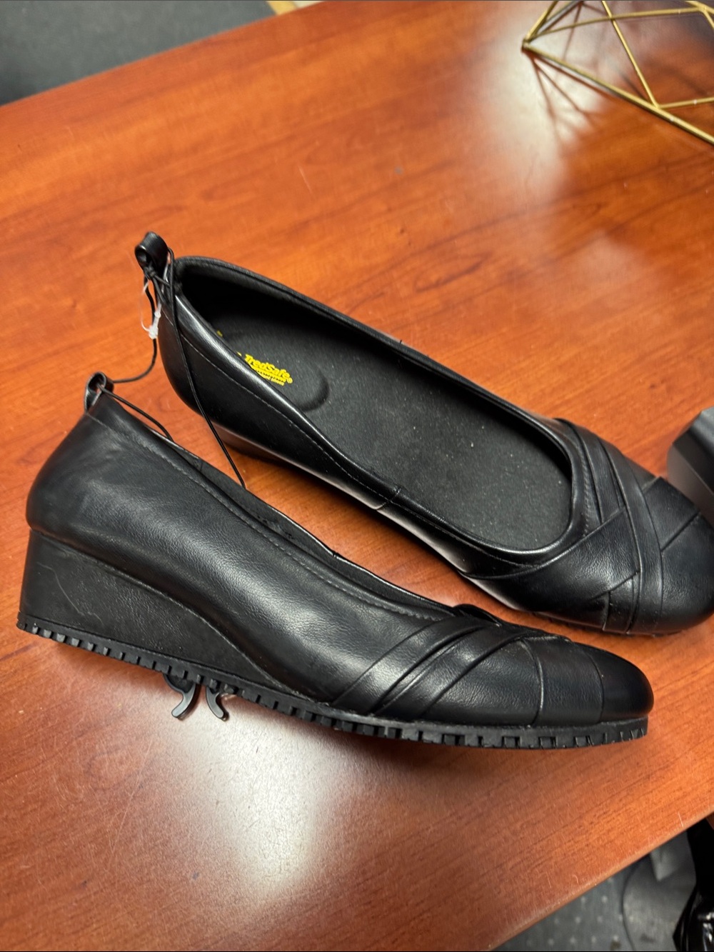 Tredsafe work slip-resistant shoes size 11 // 091828